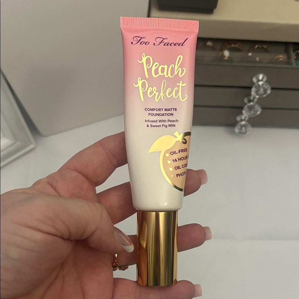 Too Faced Peach Perfect Porcelain DISCONTINUED Matte Foundation - Picture 3 of 5